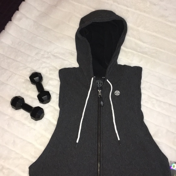 💛 GOLD’S GYM Men’s Sleeveless Hoodie - Picture 2 of 8